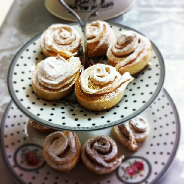 שושנים ורדרדות