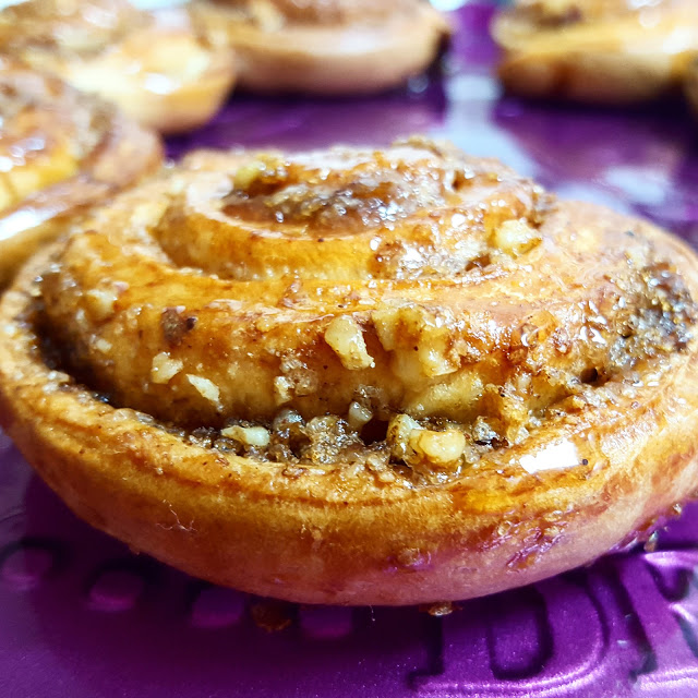 שבלולי שמרים סוכר וקינמון