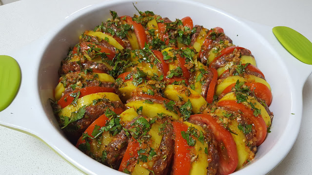 קציצות בקר ותפוחי אדמה