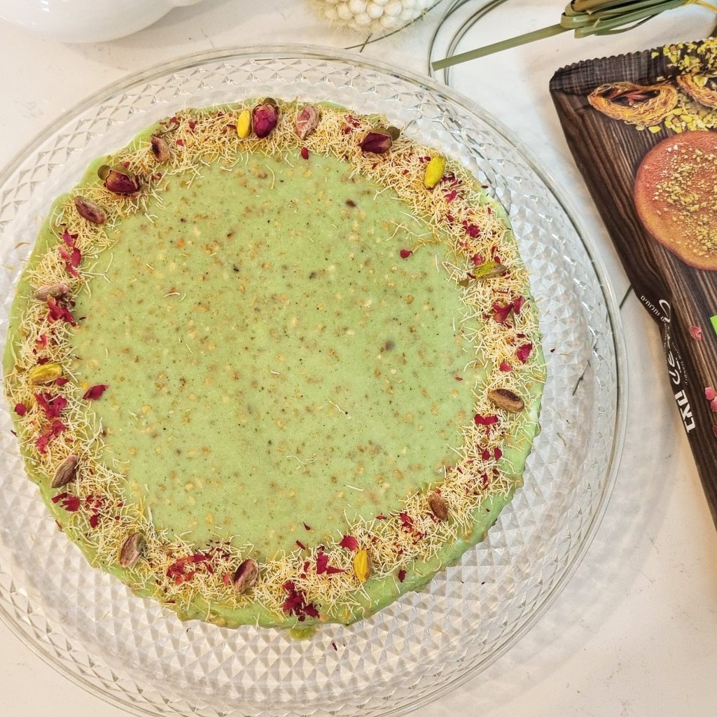 עוגת גבינה פיסטוק ושוקולד לבן