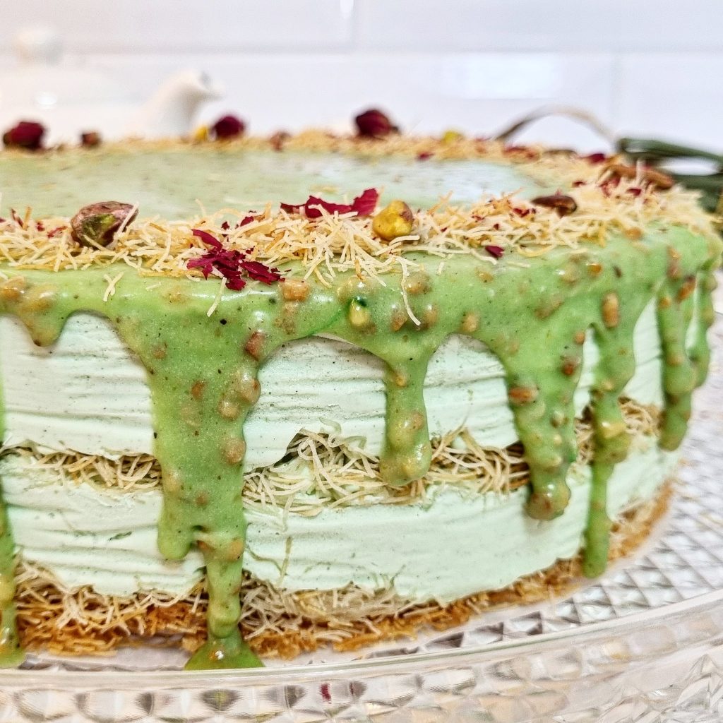 עוגת גבינה פיסטוק ושוקולד לבן