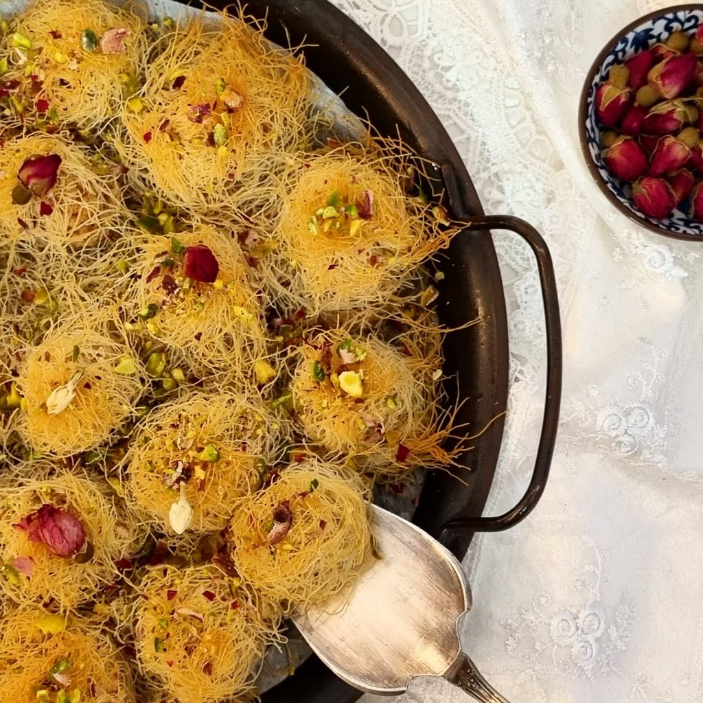 כדורי קדאיף במילוי קוקוס ושוקולד לבן