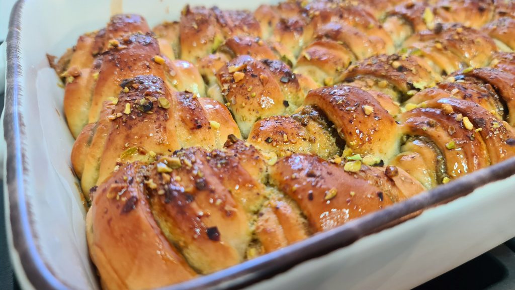 רוגלך פיסטוק ושוקולד לבן